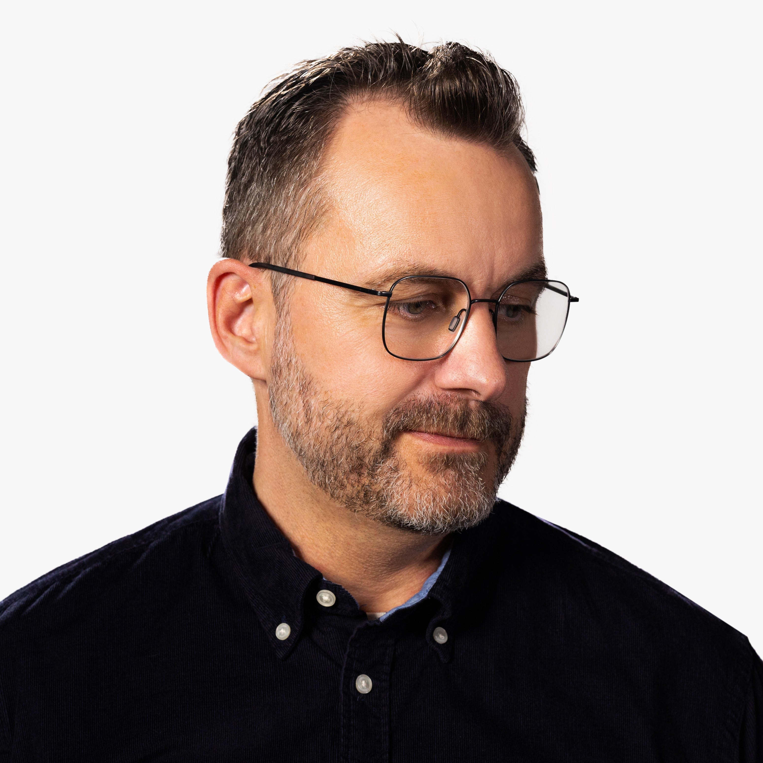 Person wearing Båstad Gun glasses