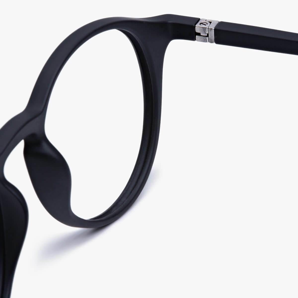 Luxreaders stylish Women's Læsø Black Reading glasses. Made from Rubber in a Round shape.