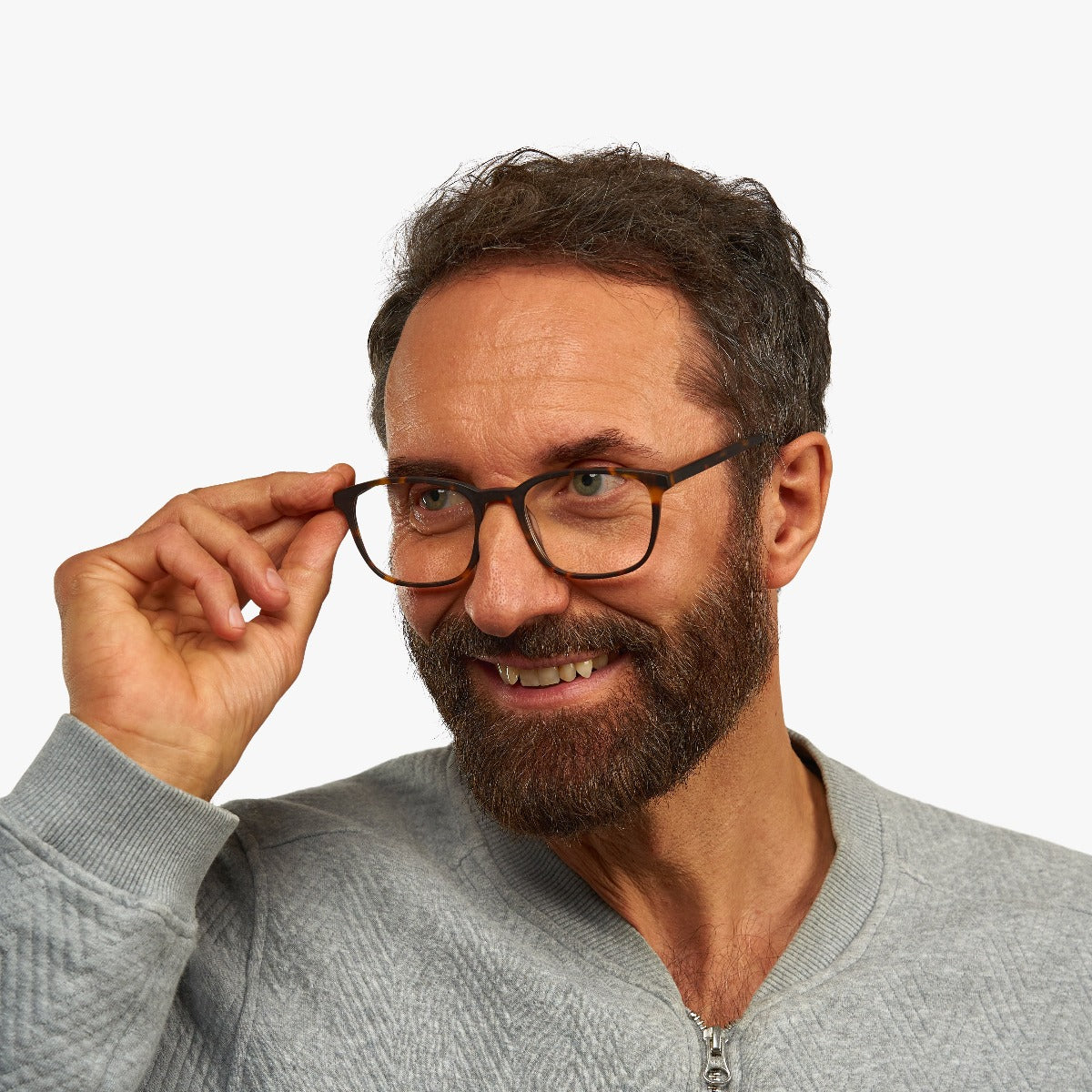 Person wearing Men's Fyn Turtle tortoiseshell glasses