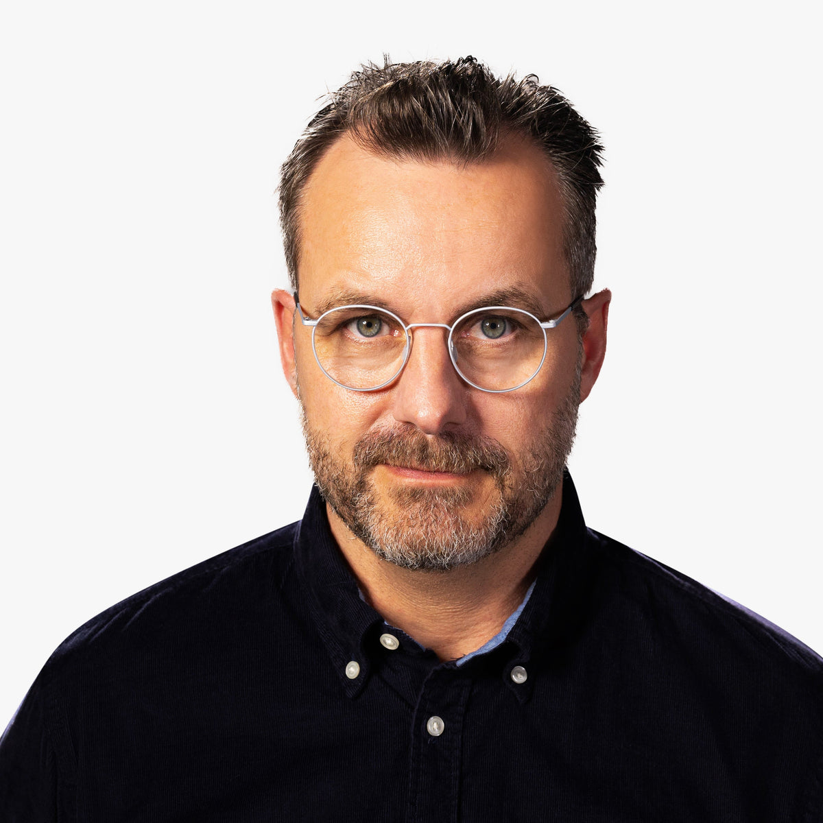 mens-silkeborg-steel_reading-glasses_male-model-1.jpg?v=1771429300&width=1200